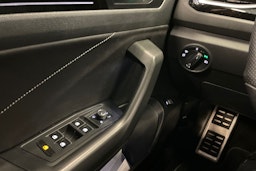 harmaa Volkswagen T-Roc 2023 kuva 25.