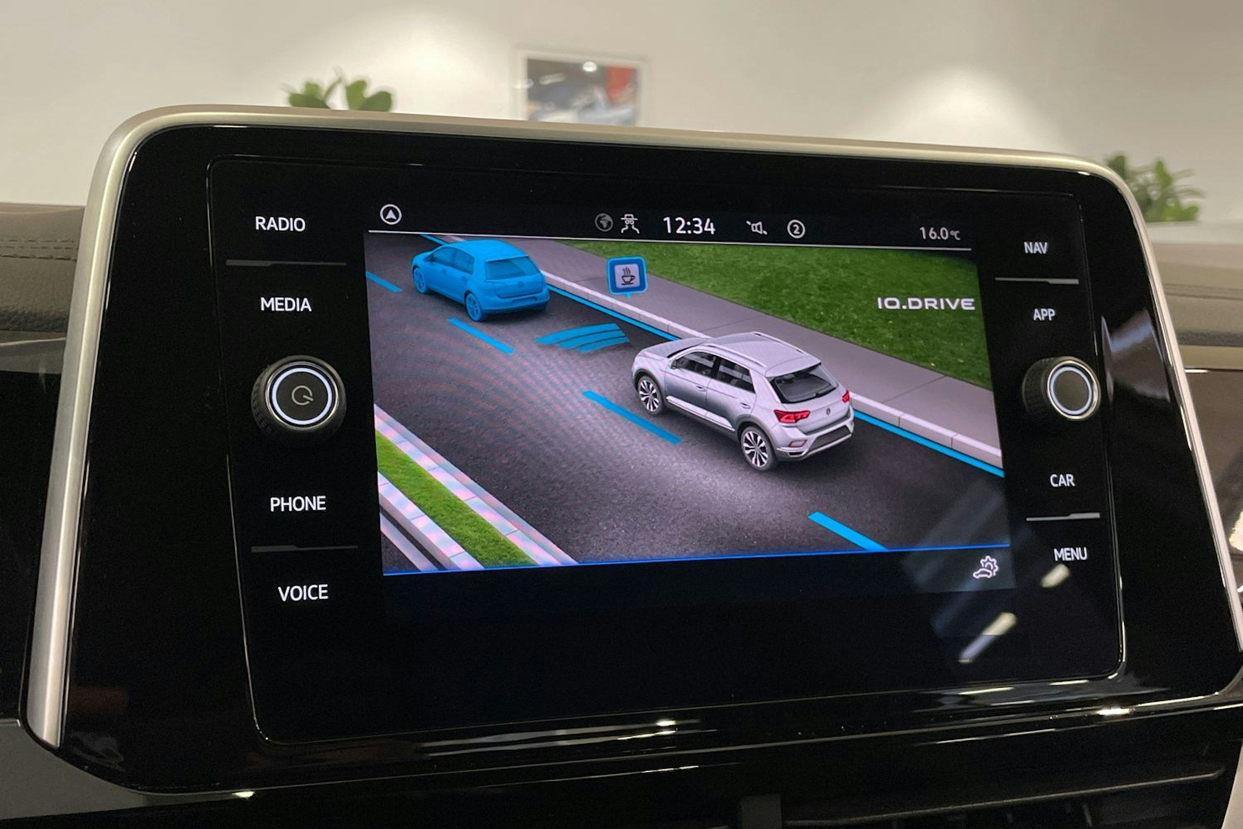 harmaa Volkswagen T-Roc 2023 kuva 32.