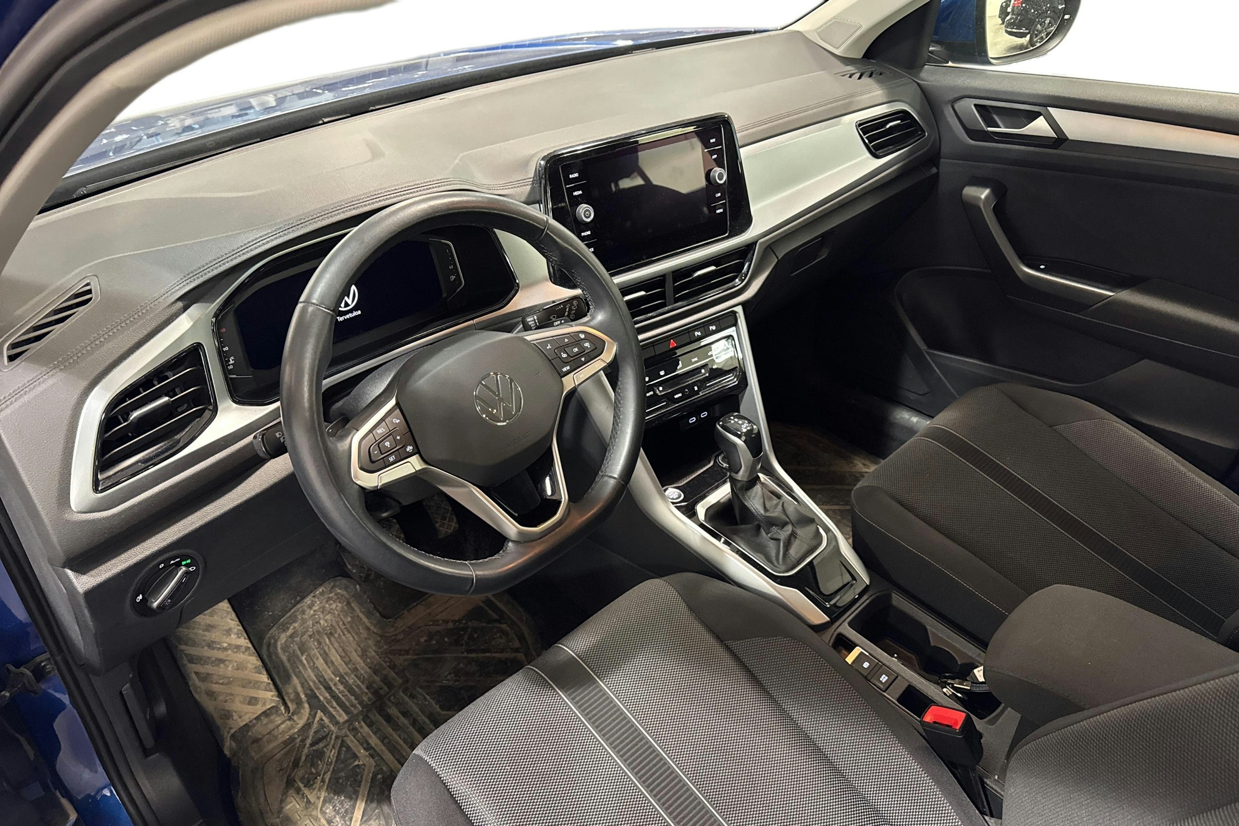 sininen Volkswagen T-Roc 2023 kuva 3.