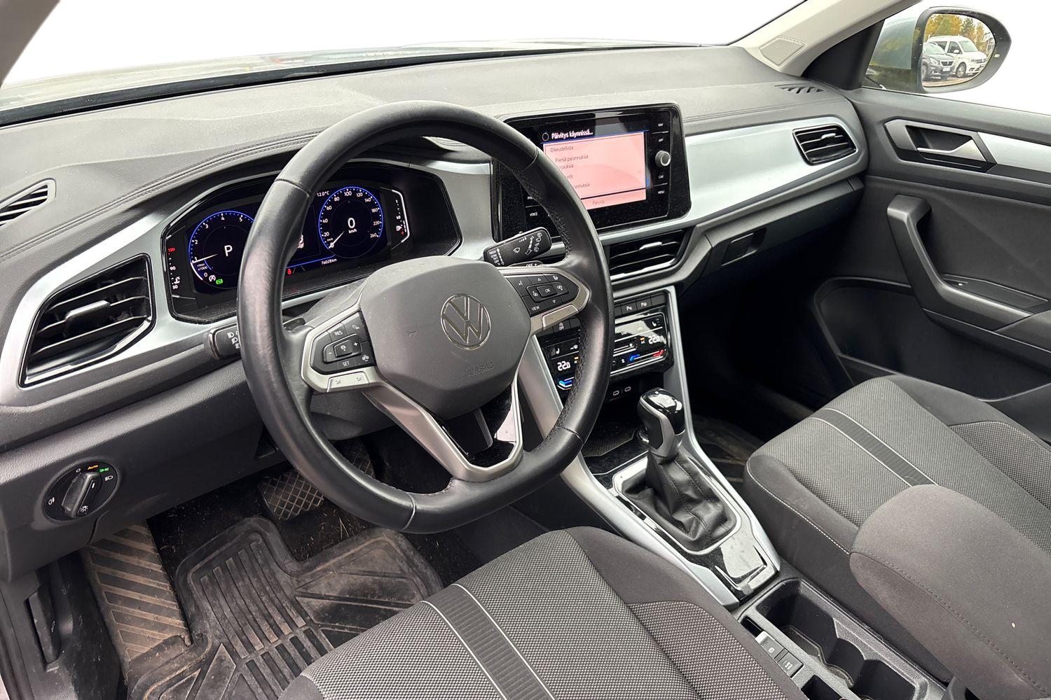 Volkswagen T-Roc 2023, photo 3/3