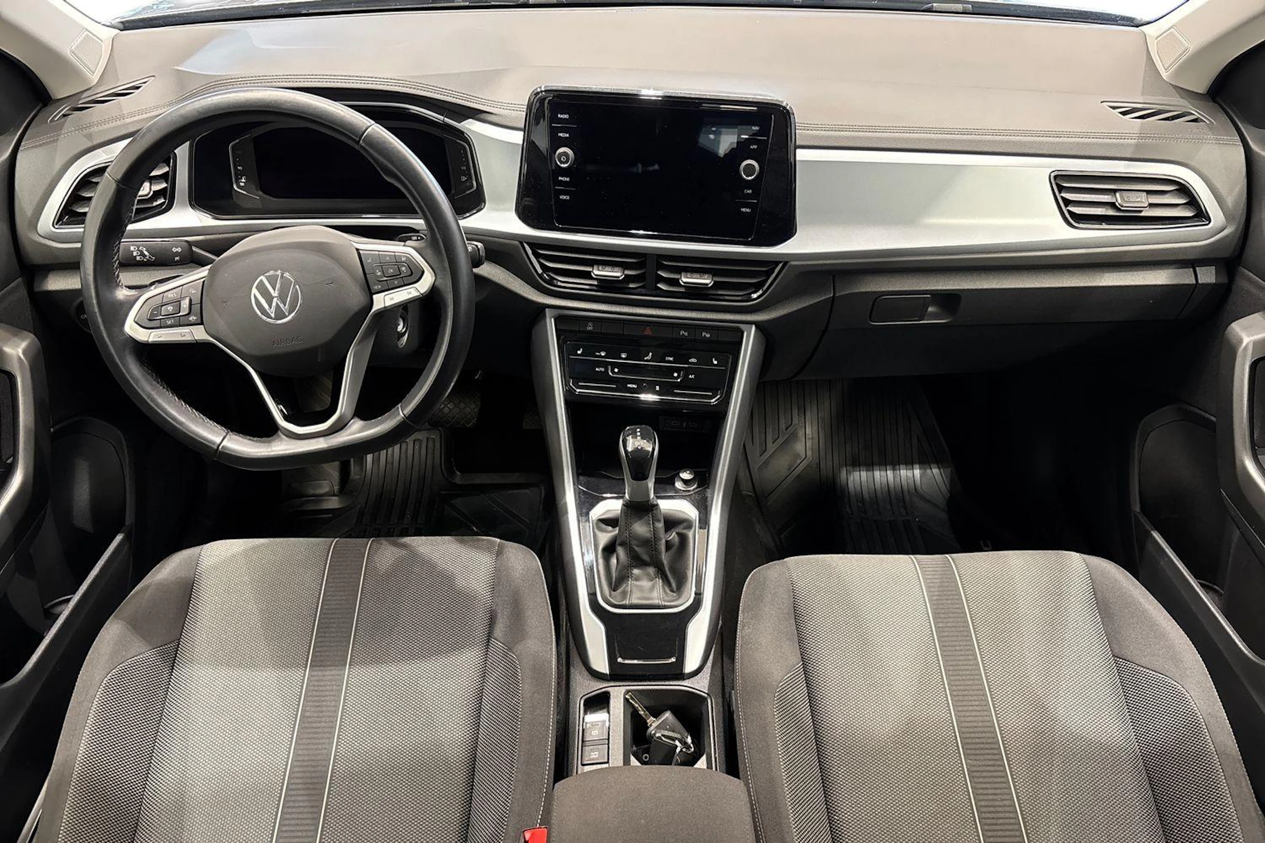 harmaa Volkswagen T-Roc 2023 kuva 7.