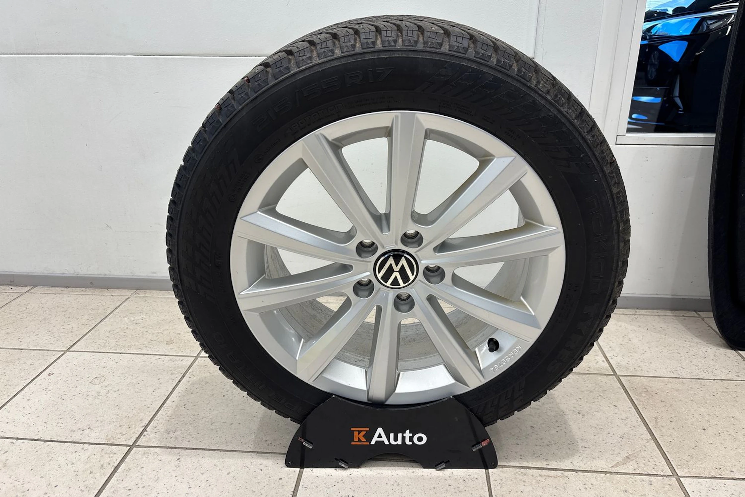 harmaa Volkswagen T-Roc 2023 kuva 11.