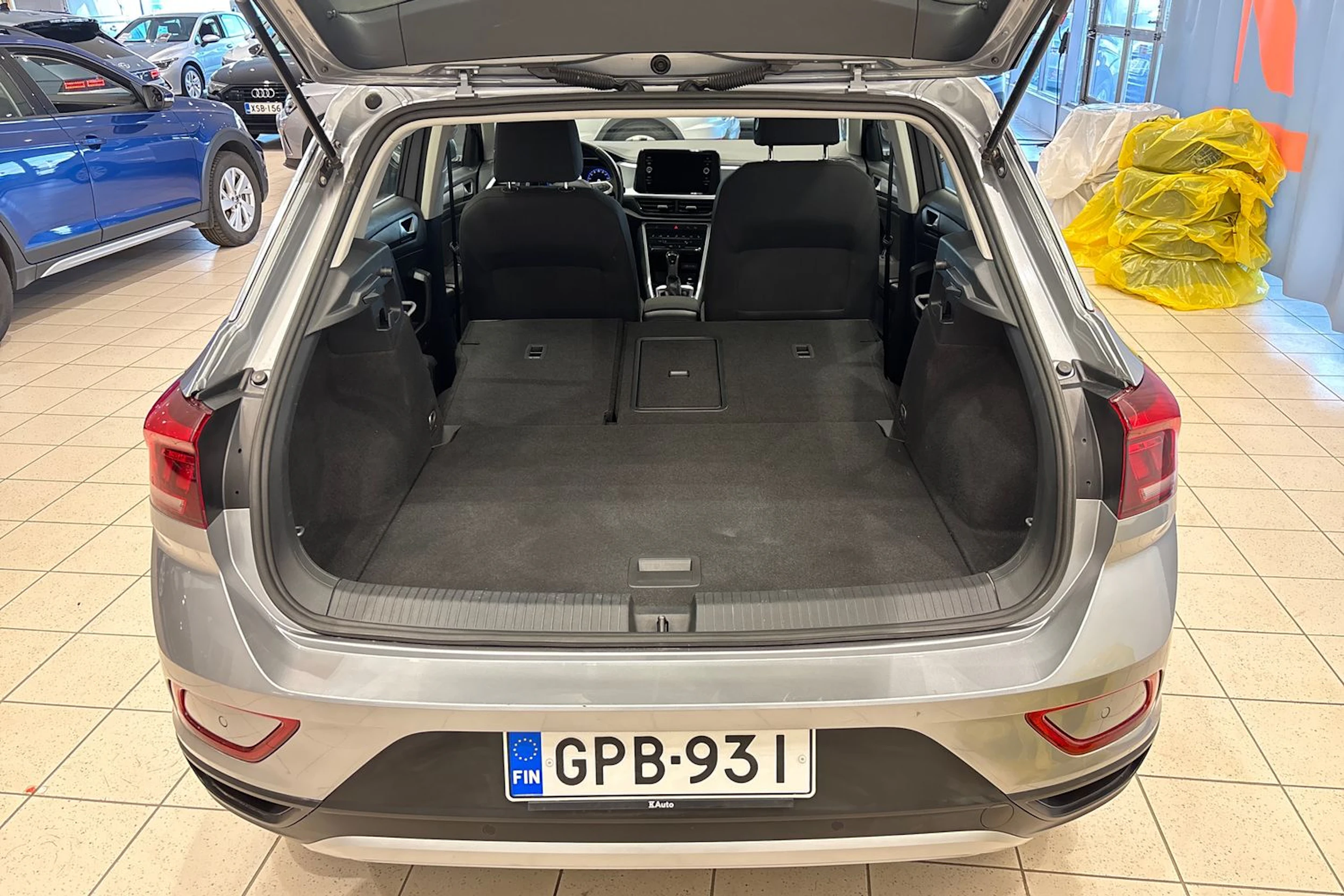 harmaa Volkswagen T-Roc 2023 kuva 13.