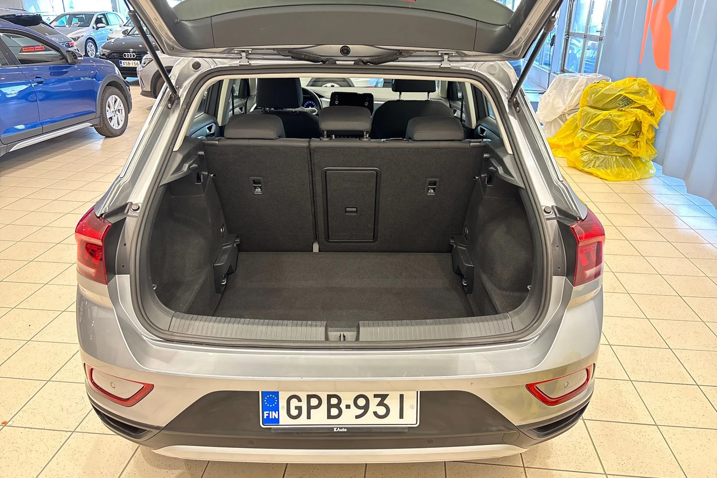 harmaa Volkswagen T-Roc 2023 kuva 14.