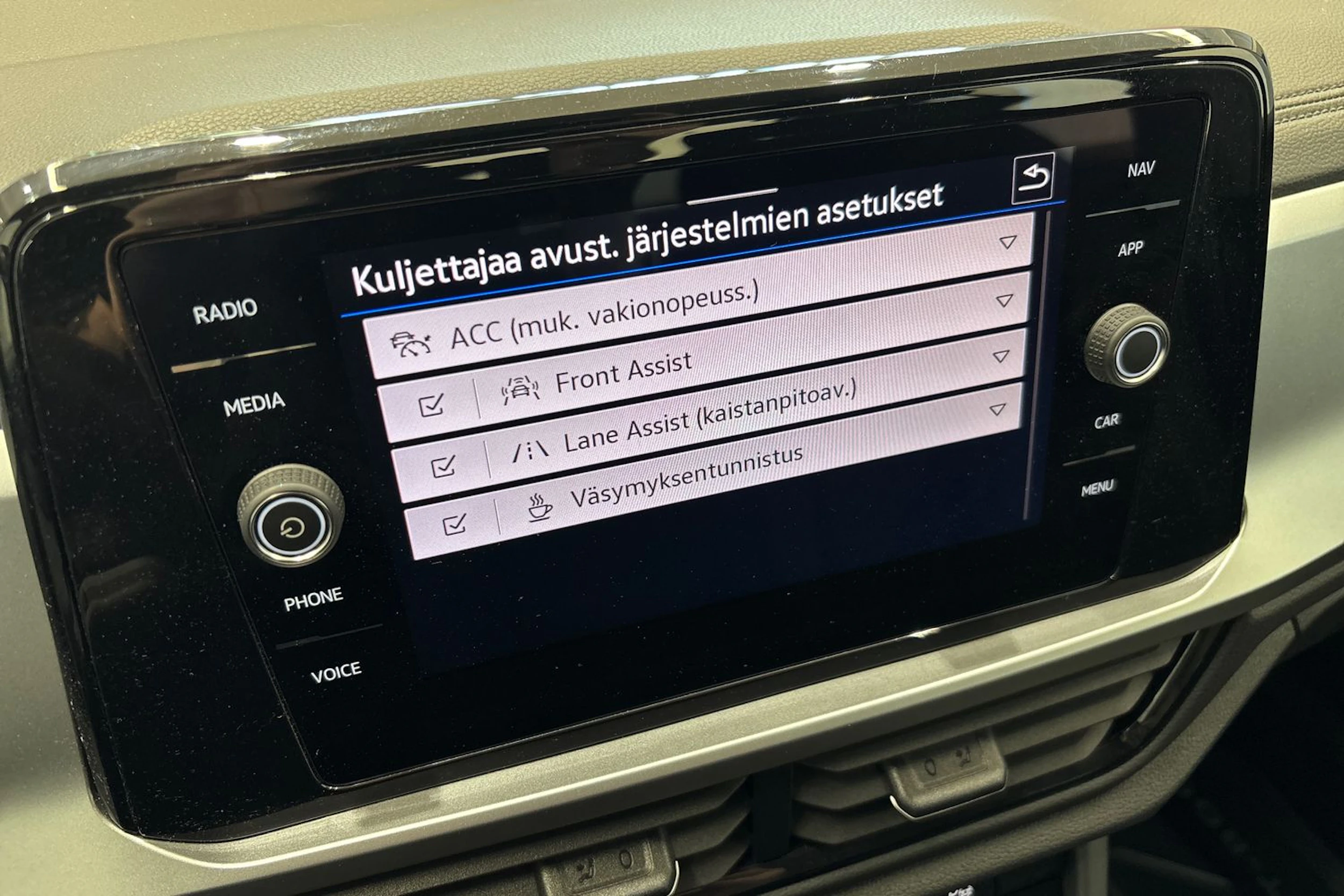 harmaa Volkswagen T-Roc 2023 kuva 24.