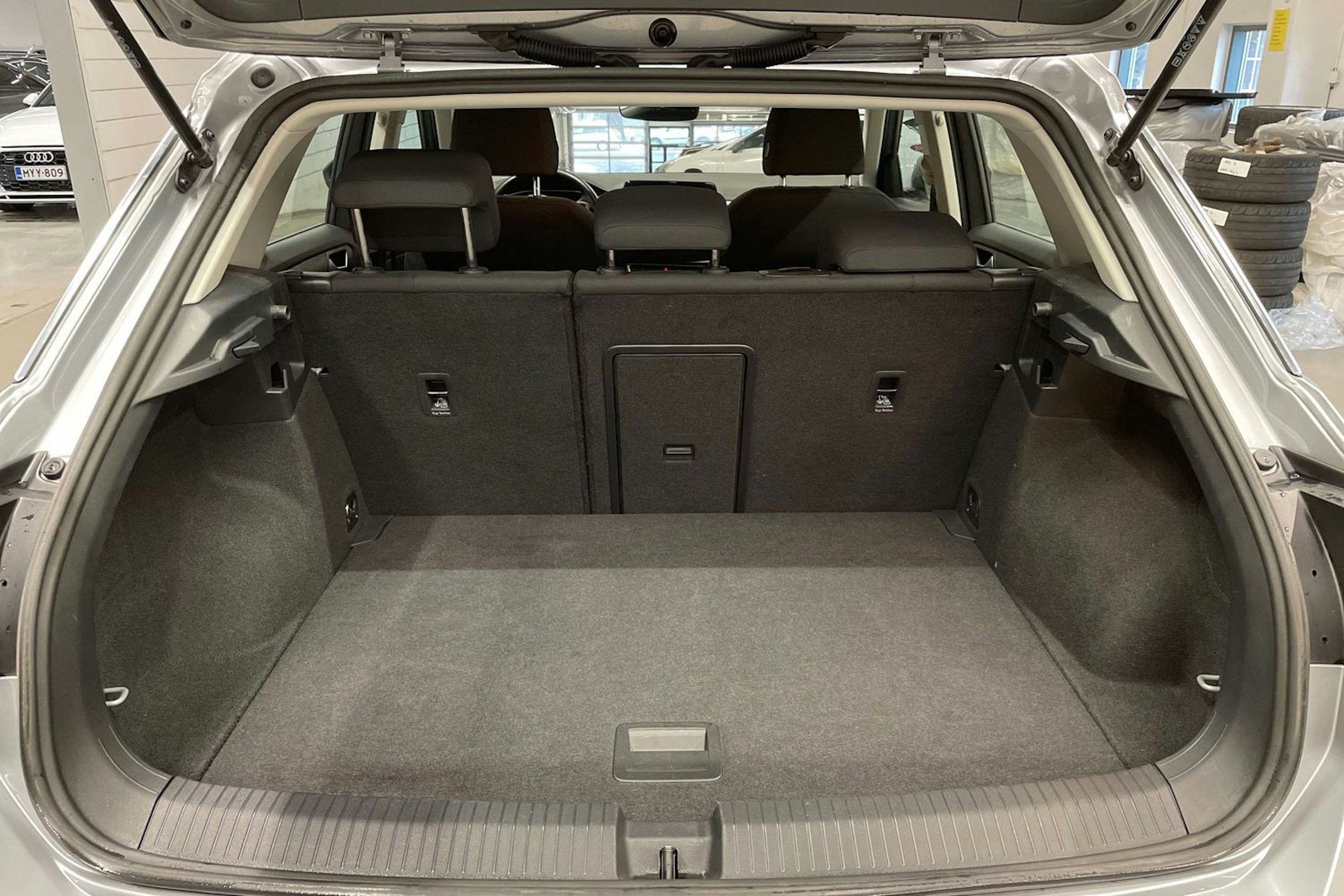 met. harmaa Volkswagen T-Roc 2023 kuva 15.
