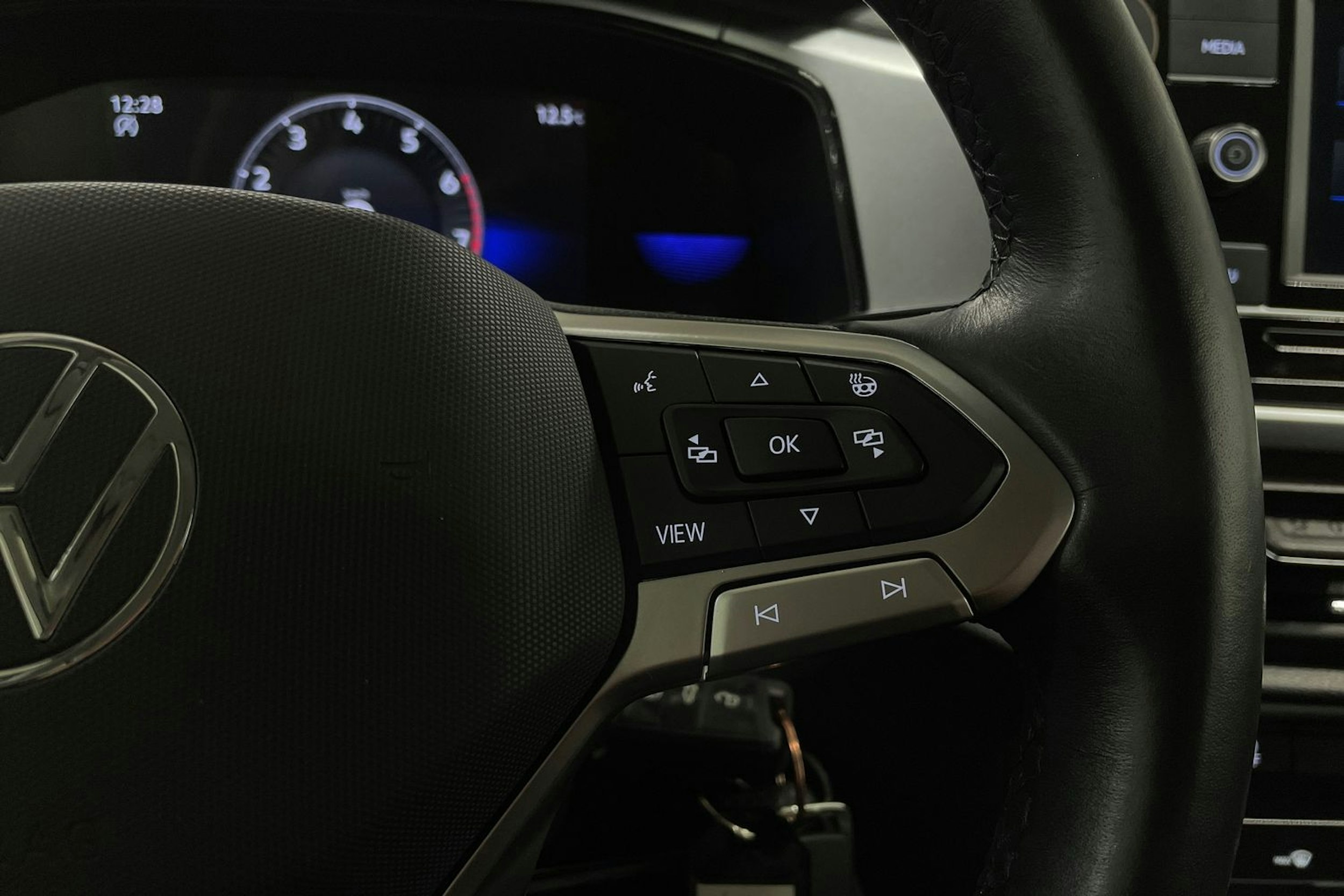 met. harmaa Volkswagen T-Roc 2023 kuva 22.