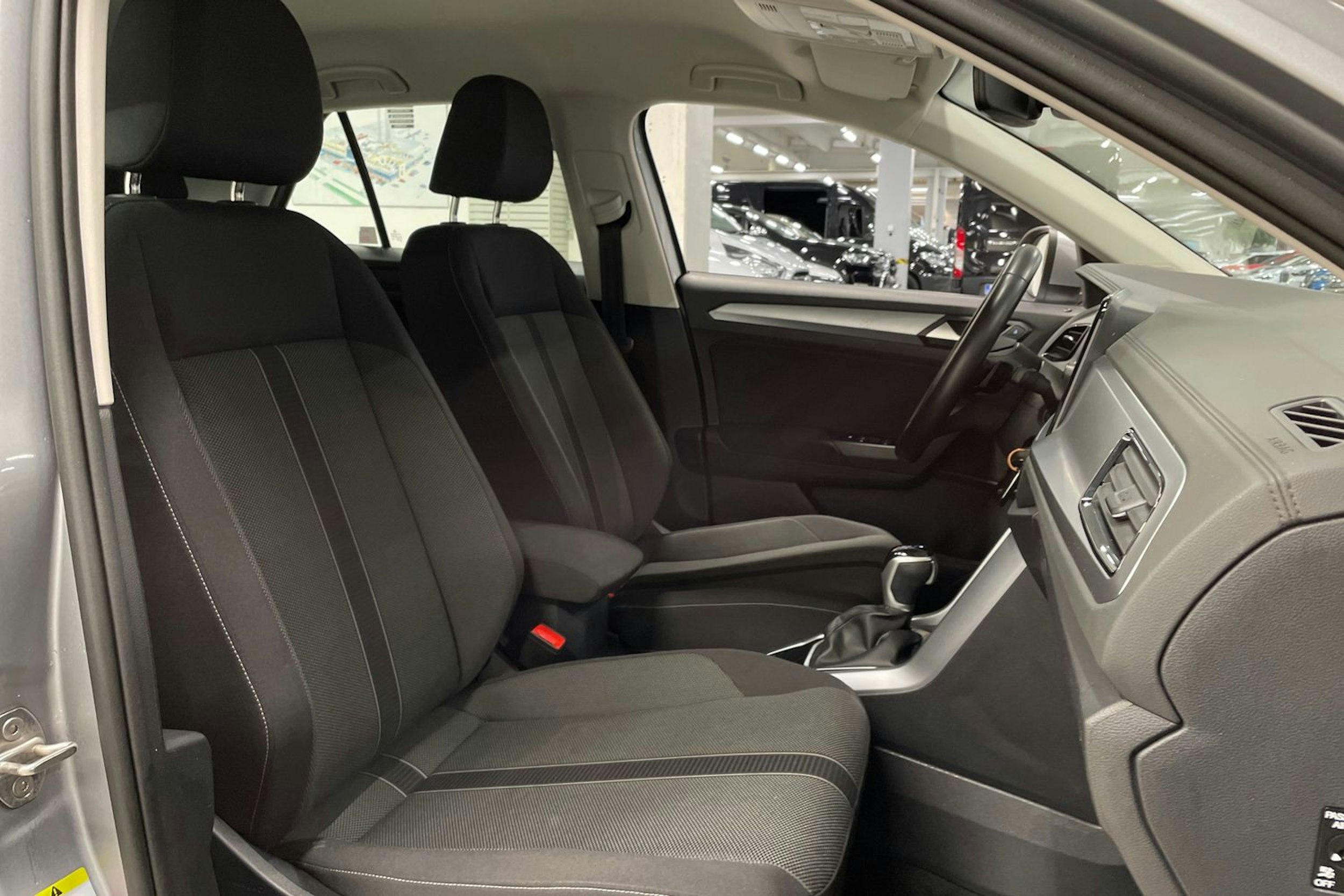 met. harmaa Volkswagen T-Roc 2023 kuva 24.