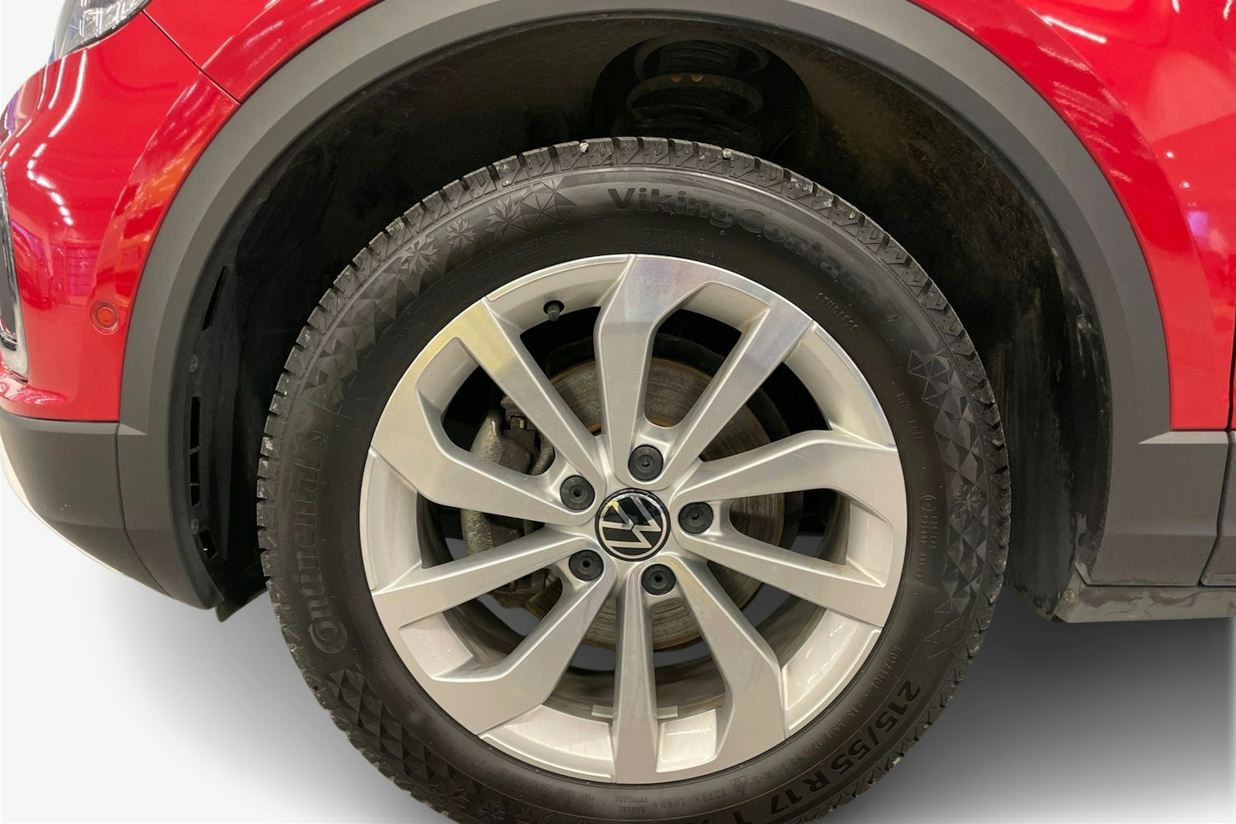 punainen Volkswagen T-Roc 2023 kuva 11.