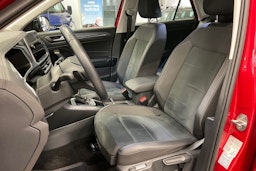 punainen Volkswagen T-Roc 2023 kuva 14.