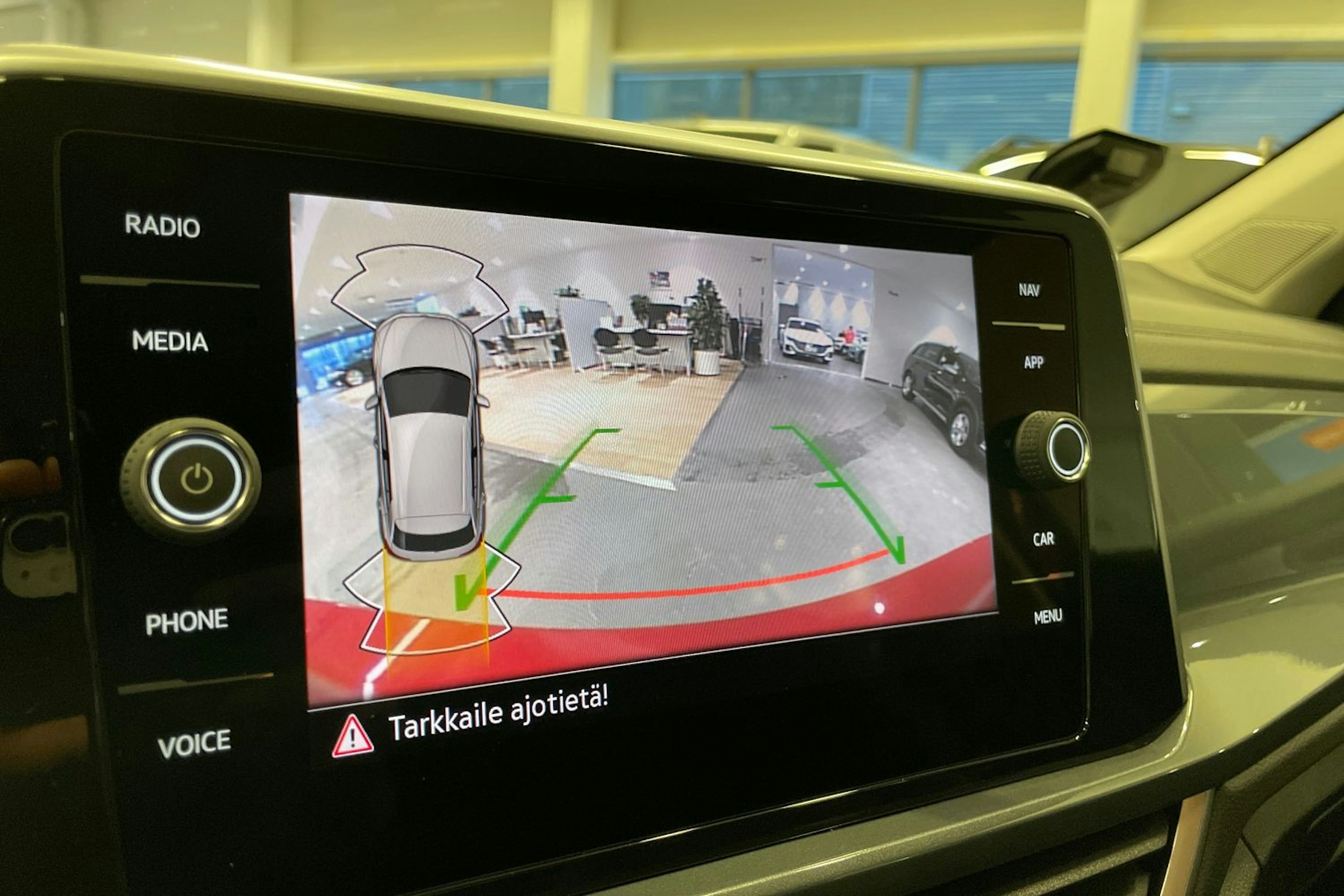 punainen Volkswagen T-Roc 2023 kuva 17.