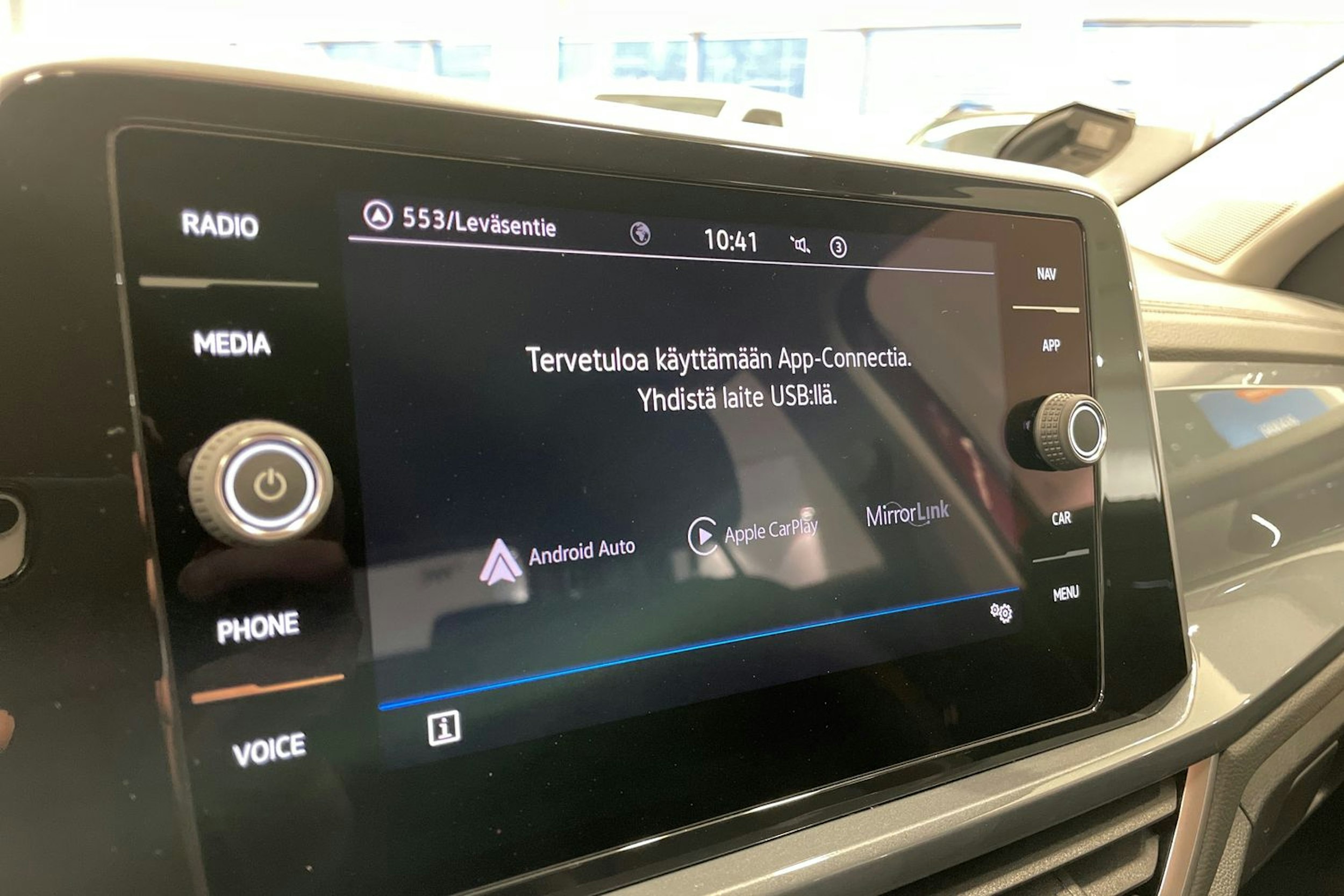 punainen Volkswagen T-Roc 2023 kuva 18.