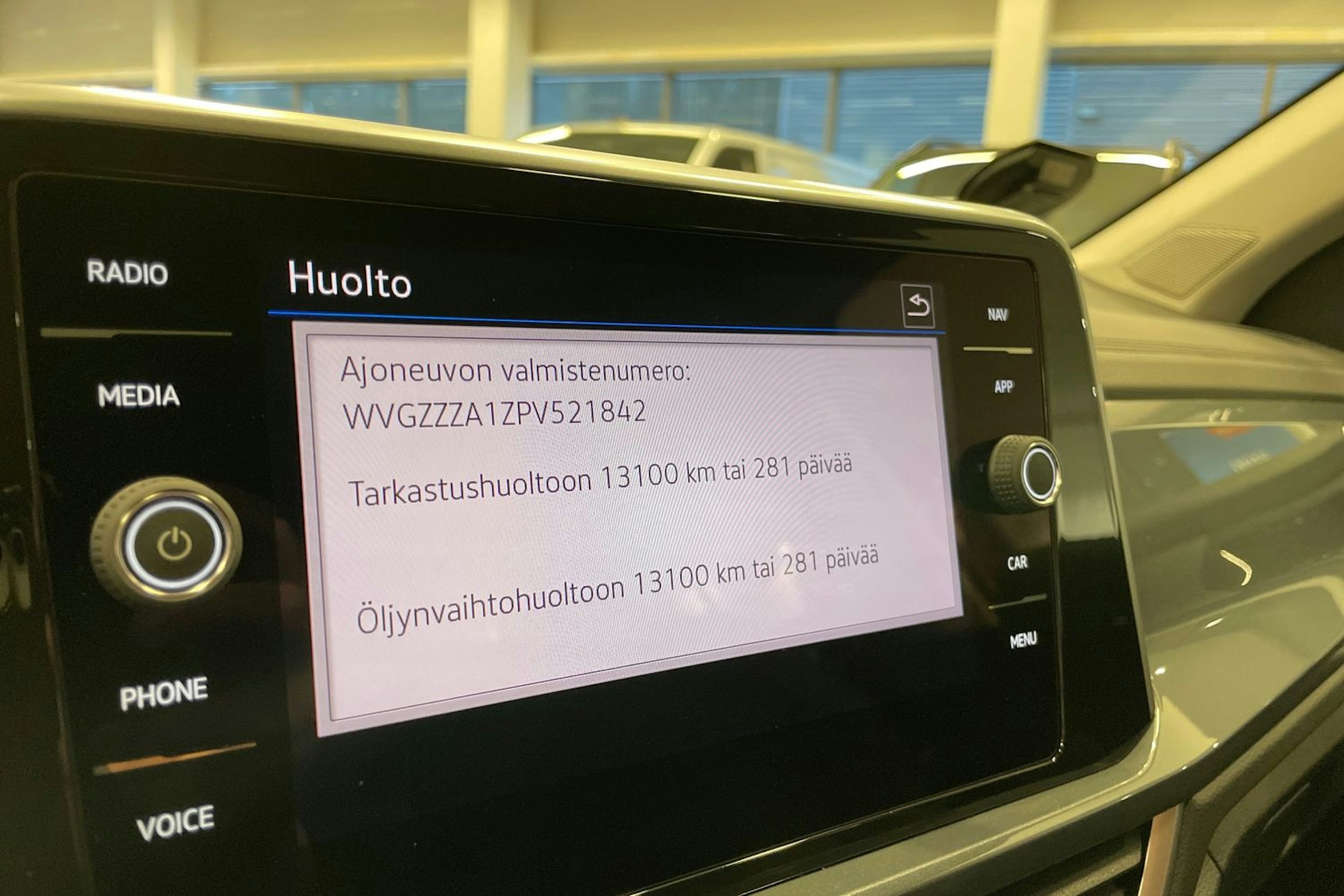 punainen Volkswagen T-Roc 2023 kuva 19.