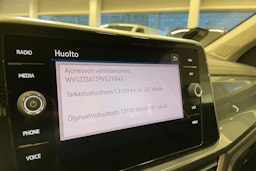 punainen Volkswagen T-Roc 2023 kuva 19.