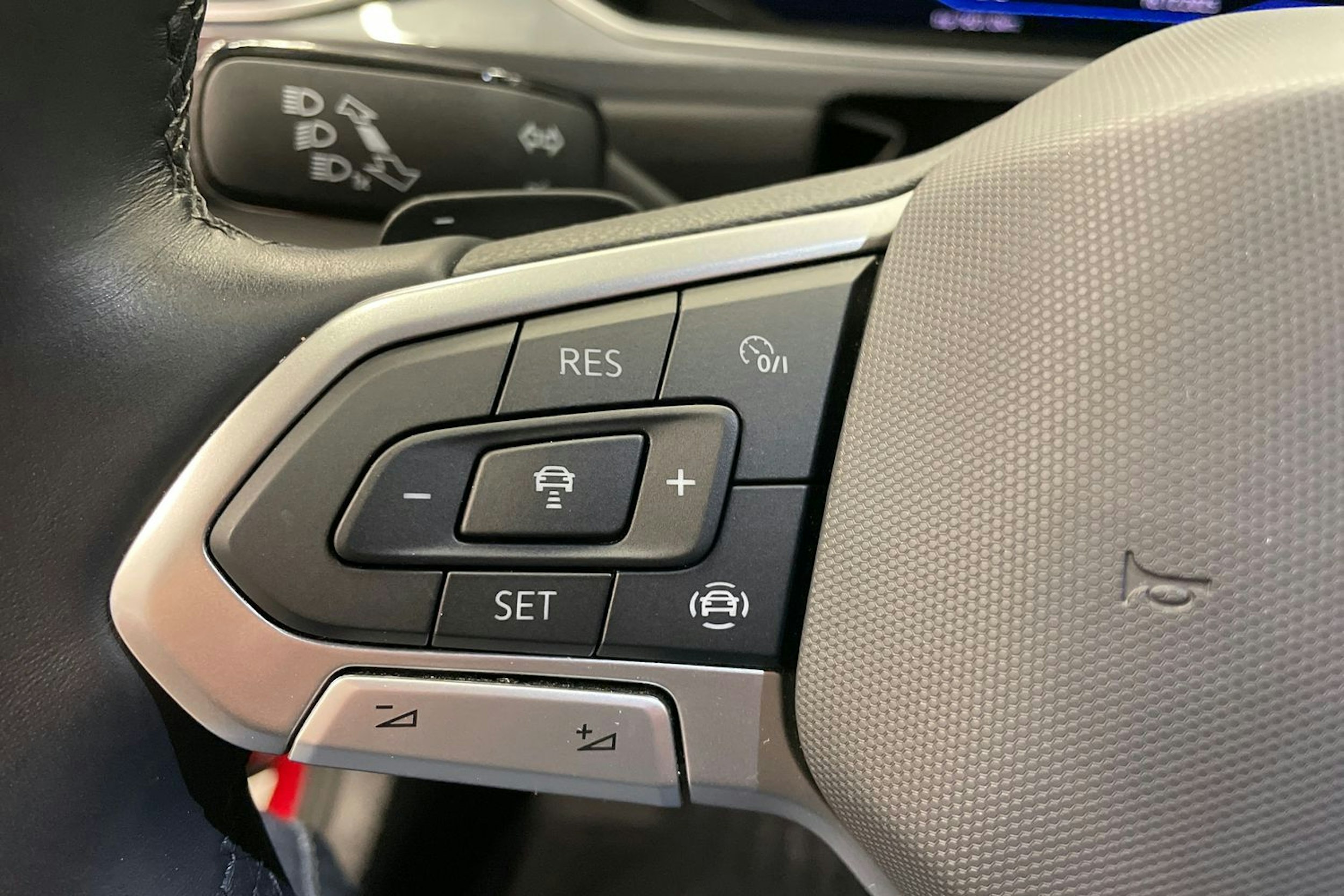 punainen Volkswagen T-Roc 2023 kuva 21.