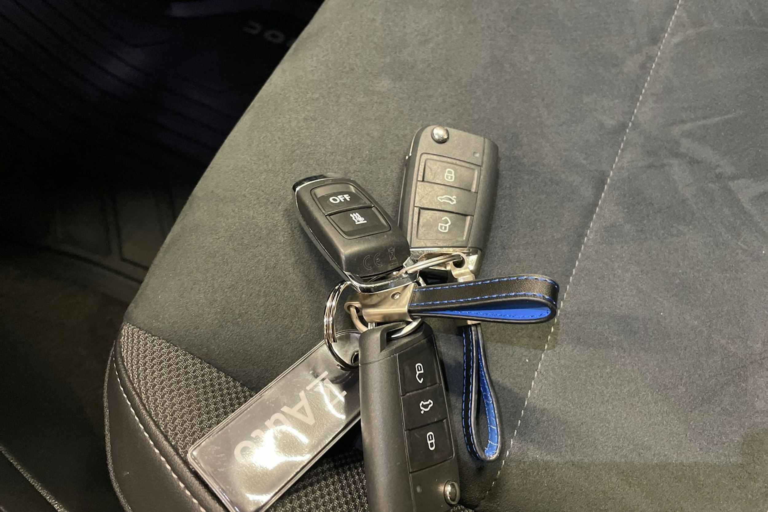 punainen Volkswagen T-Roc 2023 kuva 22.