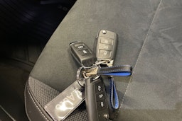 punainen Volkswagen T-Roc 2023 kuva 22.