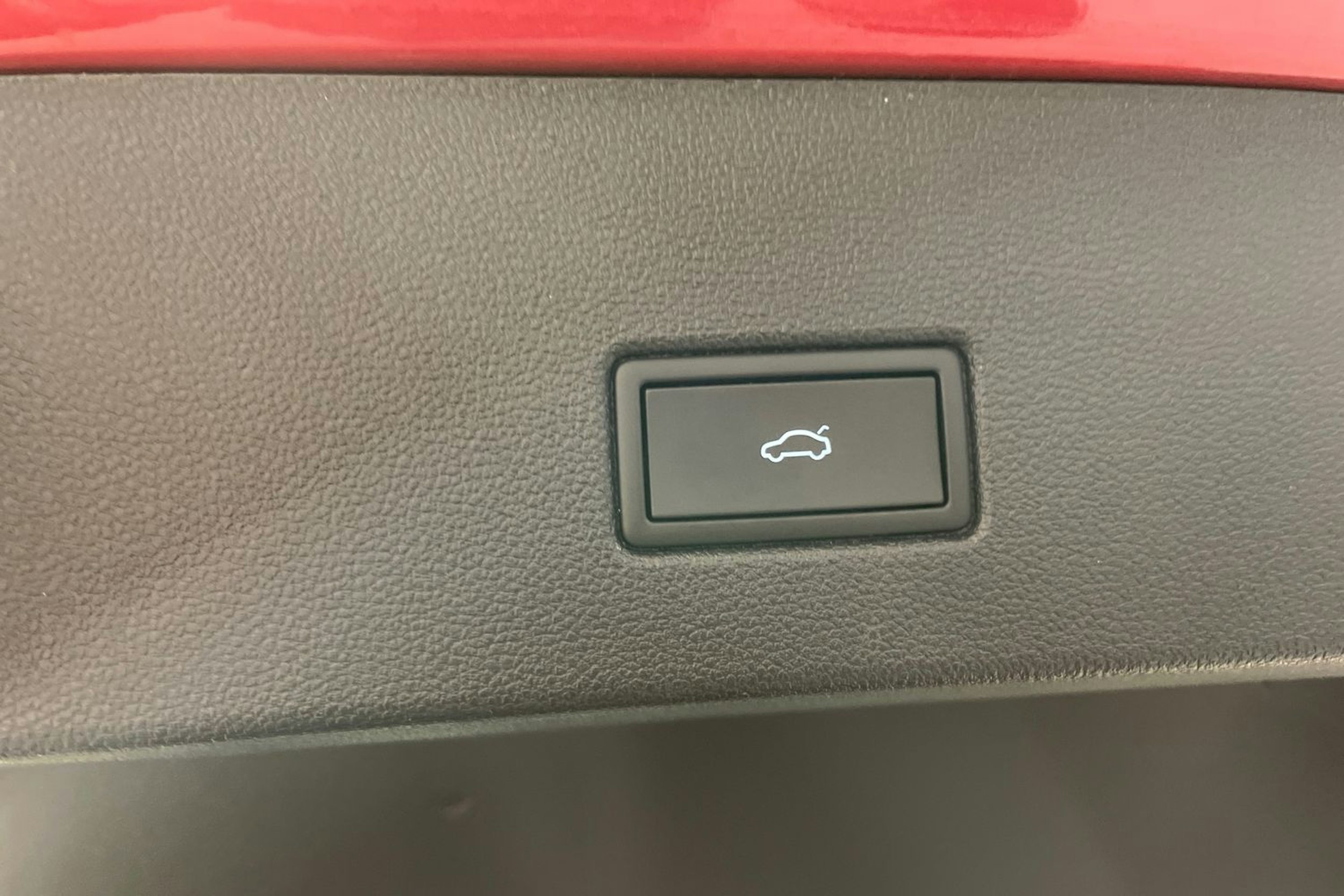 punainen Volkswagen T-Roc 2023 kuva 25.