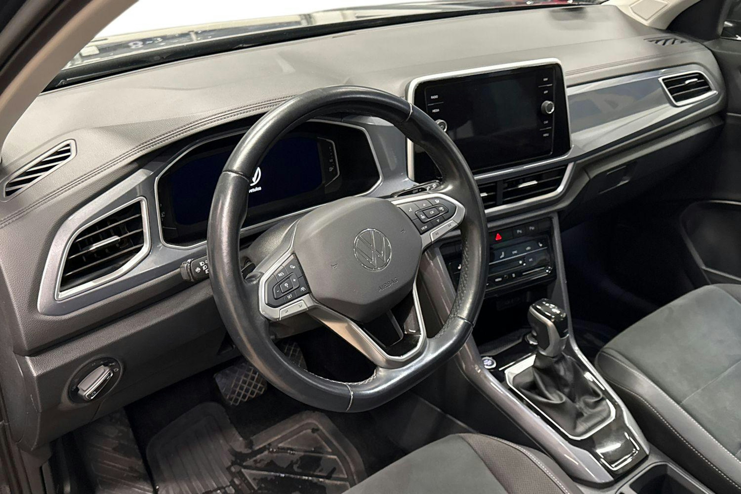 harmaa Volkswagen T-Roc 2023 kuva 3.