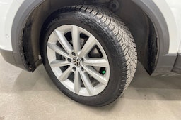 valkoinen Volkswagen T-Roc 2023 kuva 13.