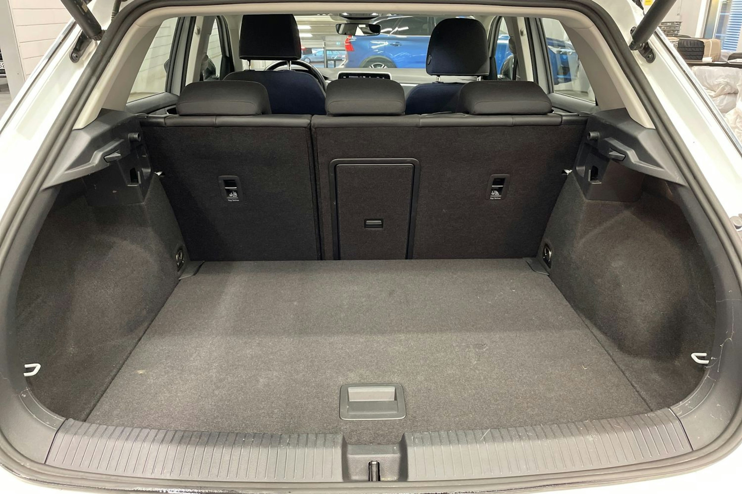 valkoinen Volkswagen T-Roc 2023 kuva 14.