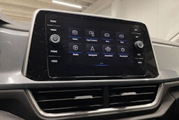 valkoinen Volkswagen T-Roc 2023 kuva 16.