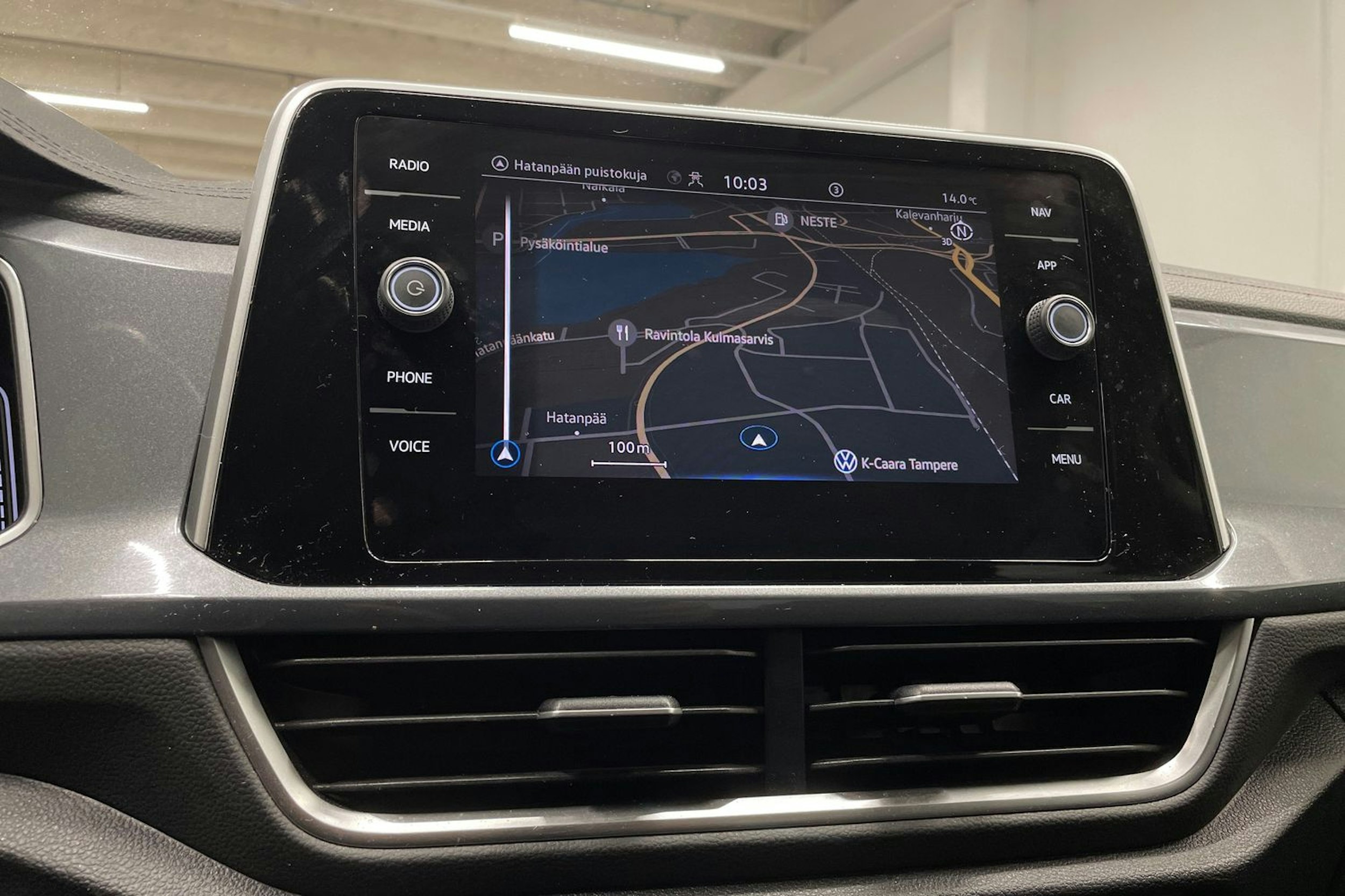 valkoinen Volkswagen T-Roc 2023 kuva 21.