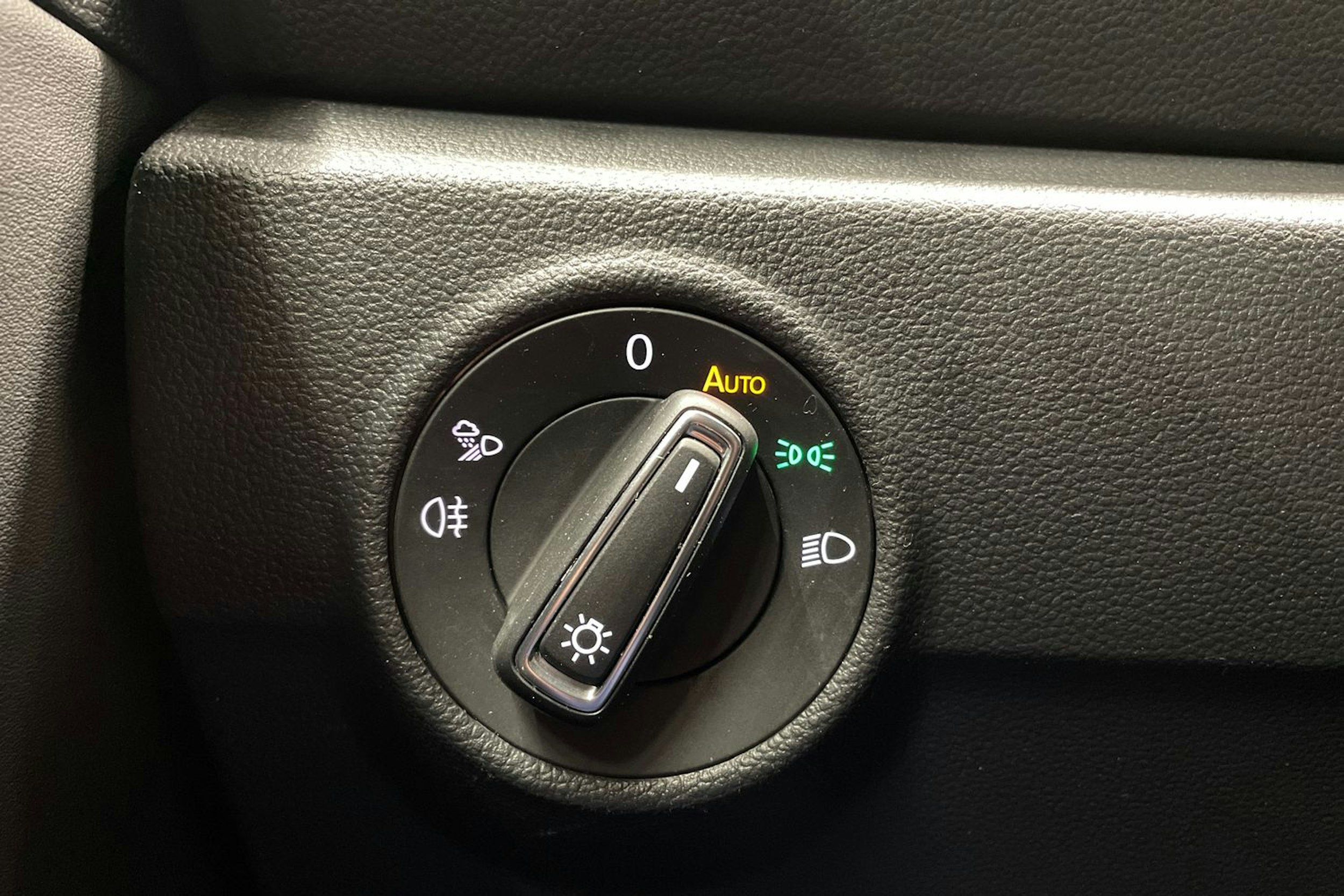 valkoinen Volkswagen T-Roc 2023 kuva 23.