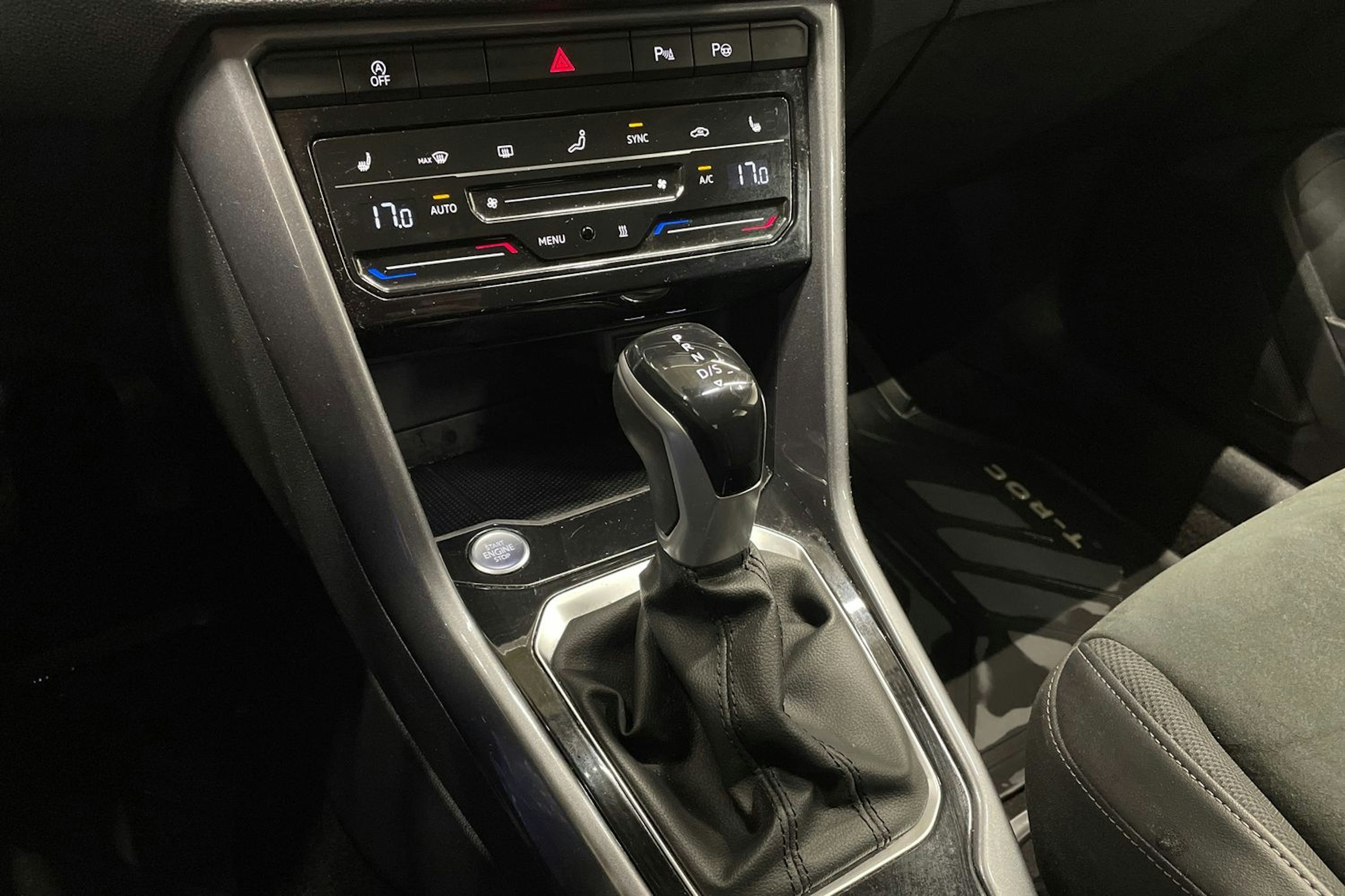 valkoinen Volkswagen T-Roc 2023 kuva 24.