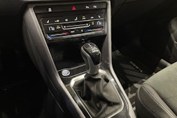 valkoinen Volkswagen T-Roc 2023 kuva 24.