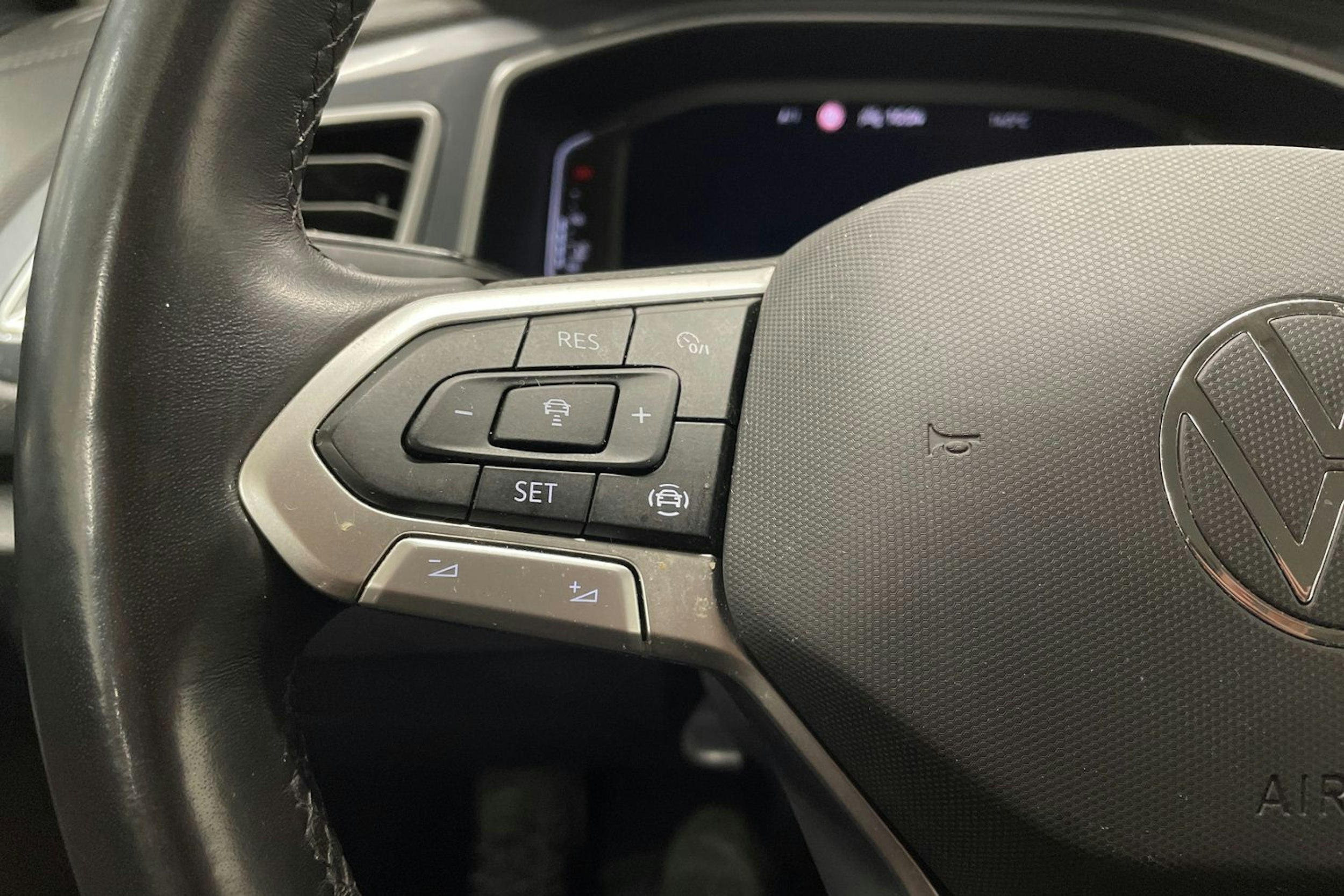 valkoinen Volkswagen T-Roc 2023 kuva 25.