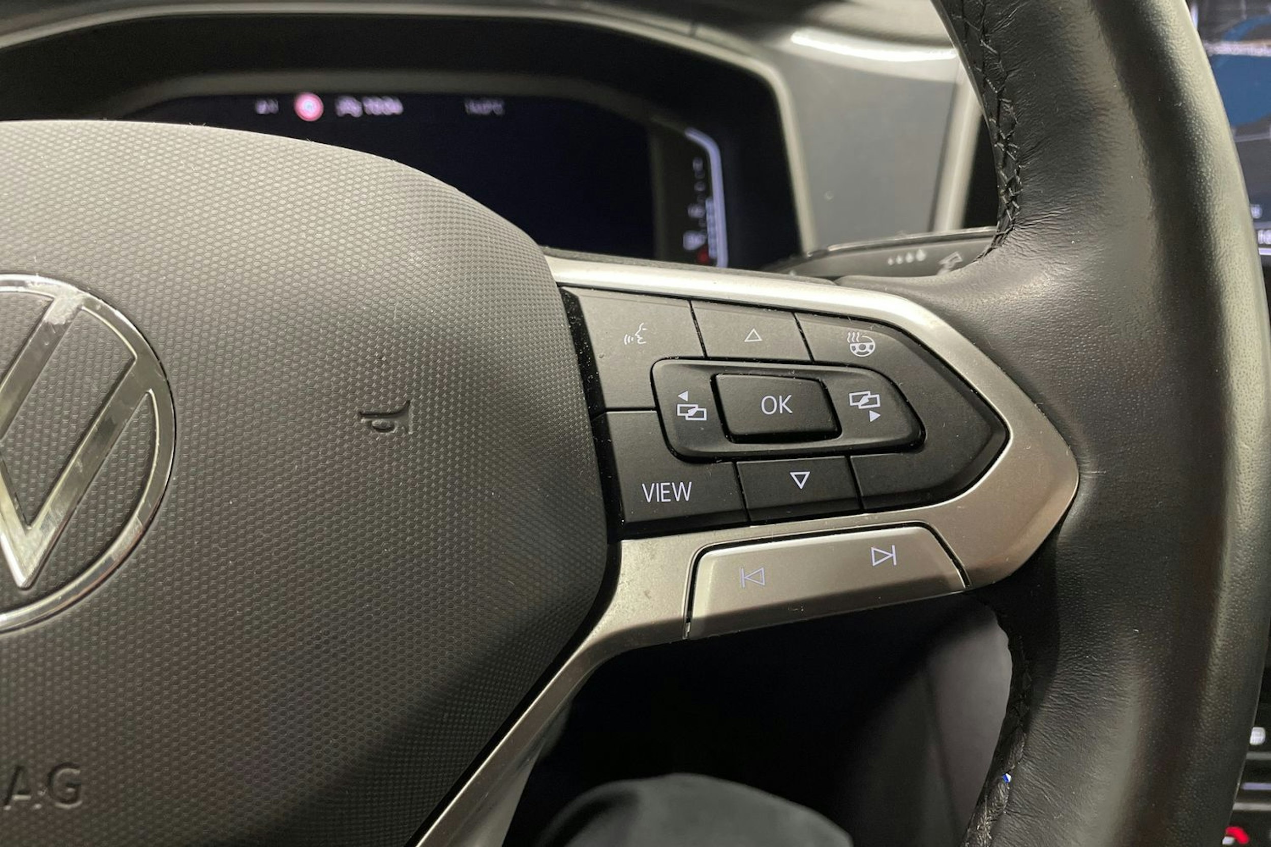 valkoinen Volkswagen T-Roc 2023 kuva 26.