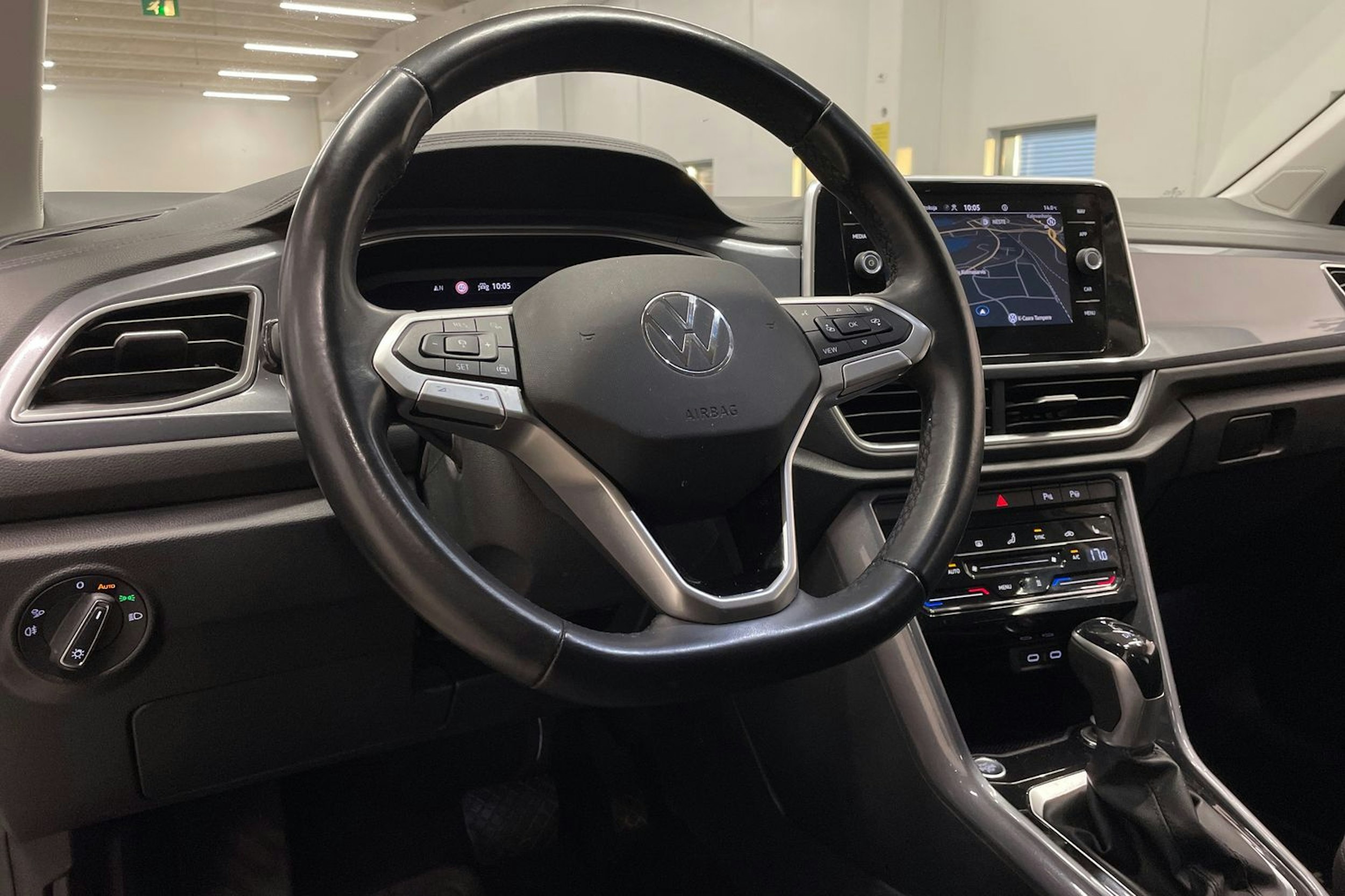 valkoinen Volkswagen T-Roc 2023 kuva 27.