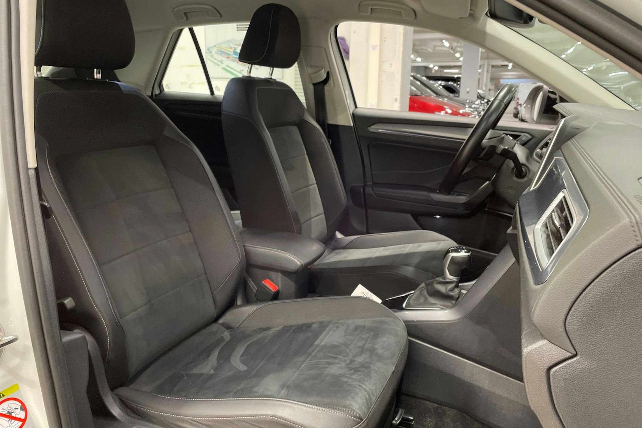 valkoinen Volkswagen T-Roc 2023 kuva 28.