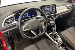 punainen Volkswagen T-Roc 2023 kuva 8.