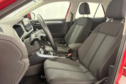 punainen Volkswagen T-Roc 2023 kuva 15.