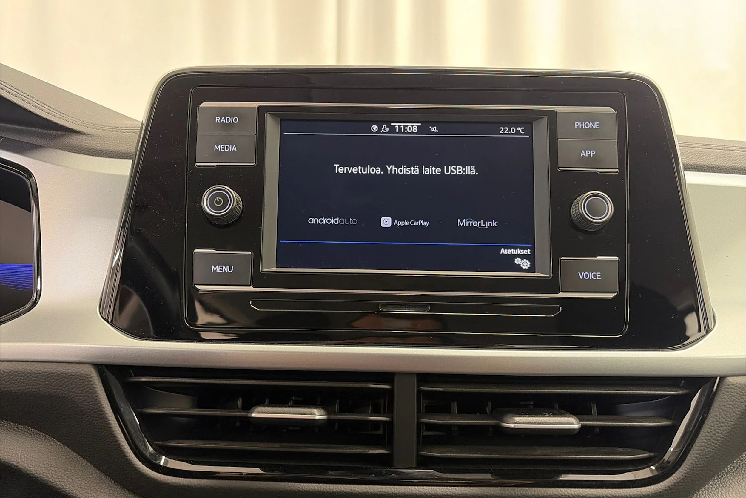 punainen Volkswagen T-Roc 2023 kuva 20.