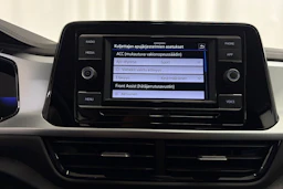 punainen Volkswagen T-Roc 2023 kuva 21.