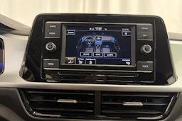 punainen Volkswagen T-Roc 2023 kuva 23.