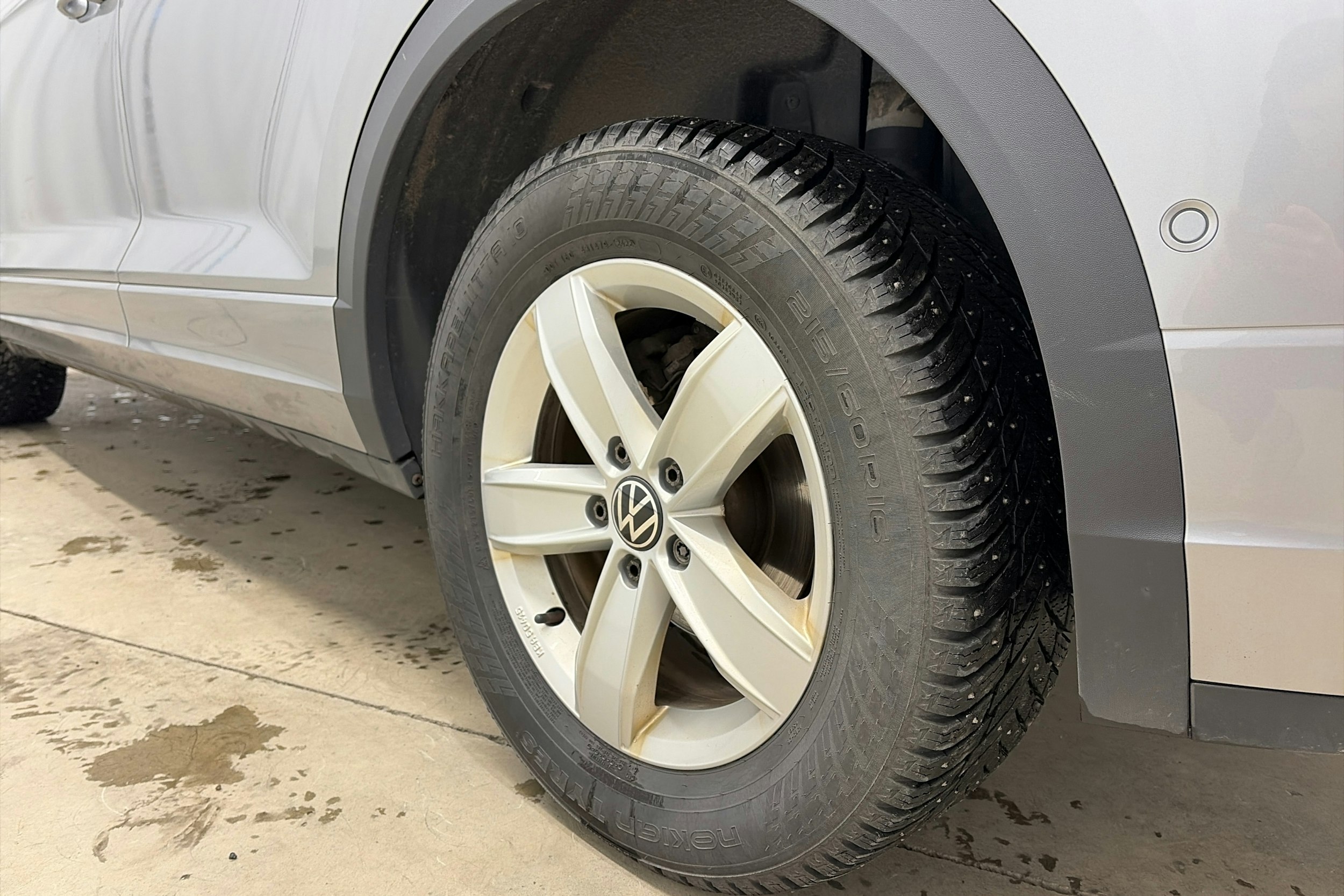 harmaa Volkswagen T-Roc 2023 kuva 13.