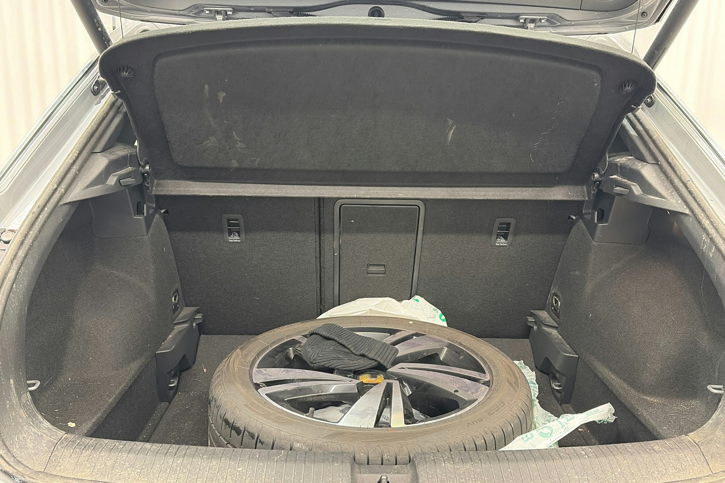 harmaa Volkswagen T-Roc 2023 kuva 14.