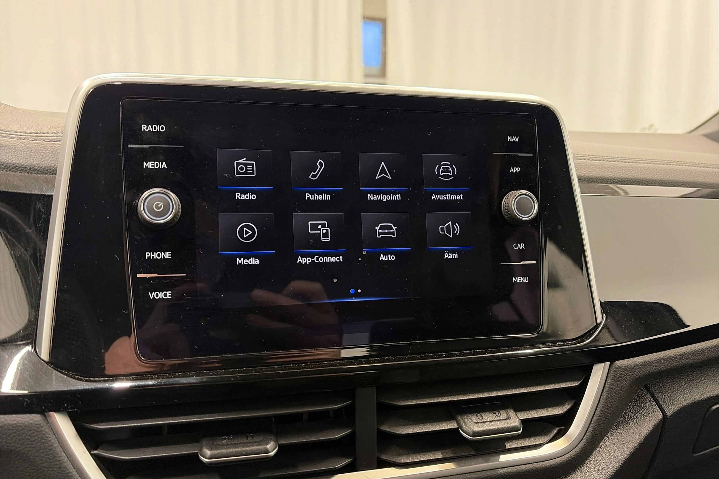 harmaa Volkswagen T-Roc 2023 kuva 16.