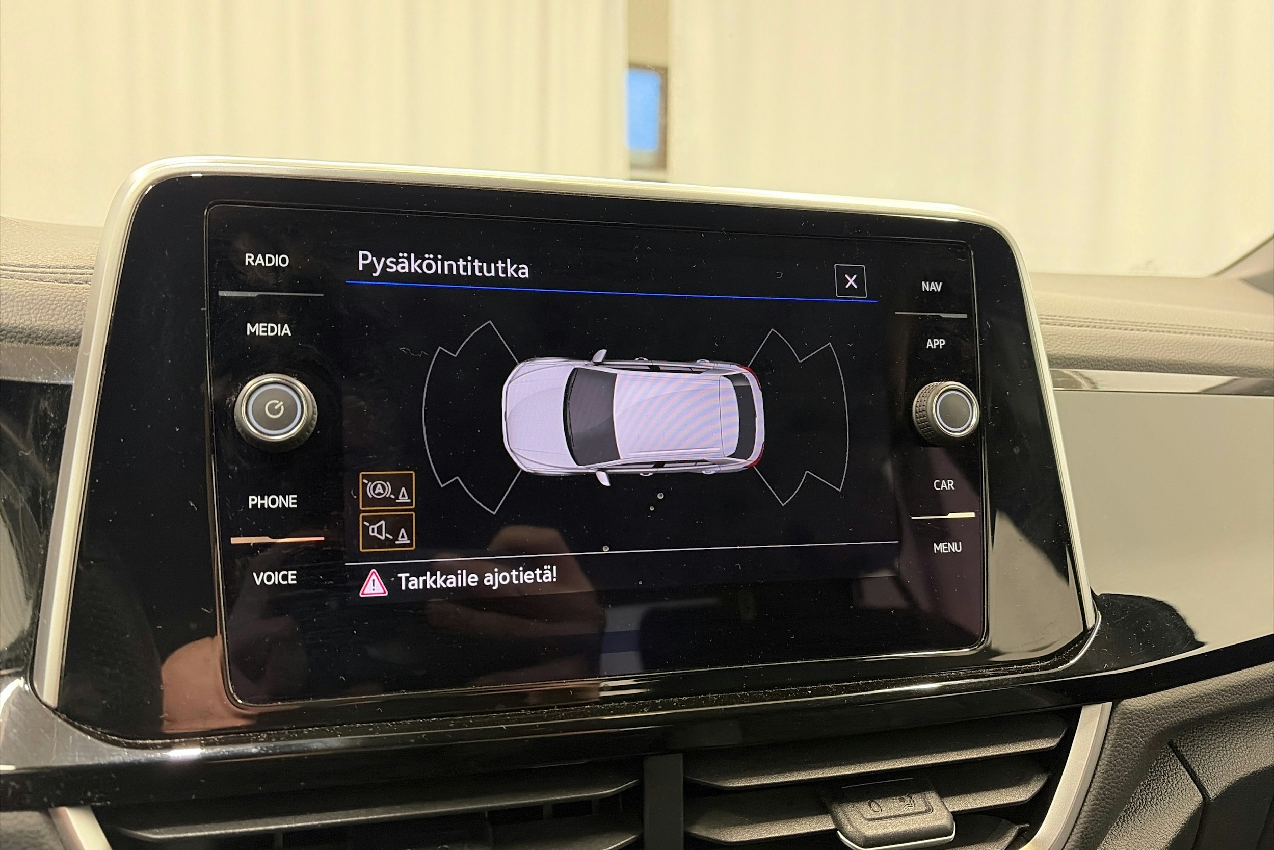 harmaa Volkswagen T-Roc 2023 kuva 17.