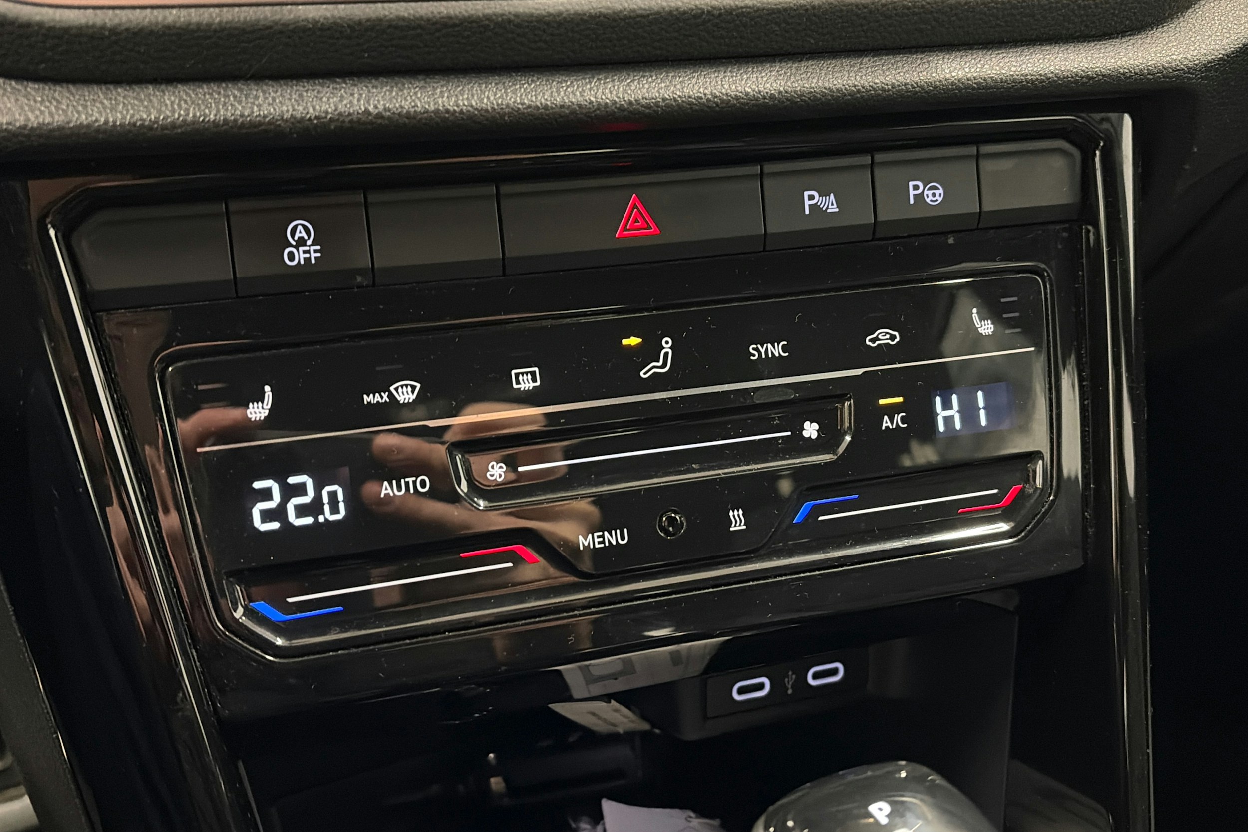 harmaa Volkswagen T-Roc 2023 kuva 18.