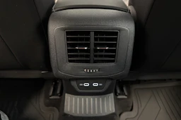 Valkoinen Volkswagen T-Roc 2023 kuva 16.