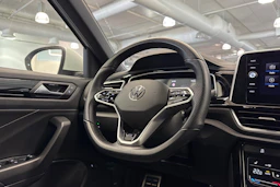 Valkoinen Volkswagen T-Roc 2023 kuva 17.