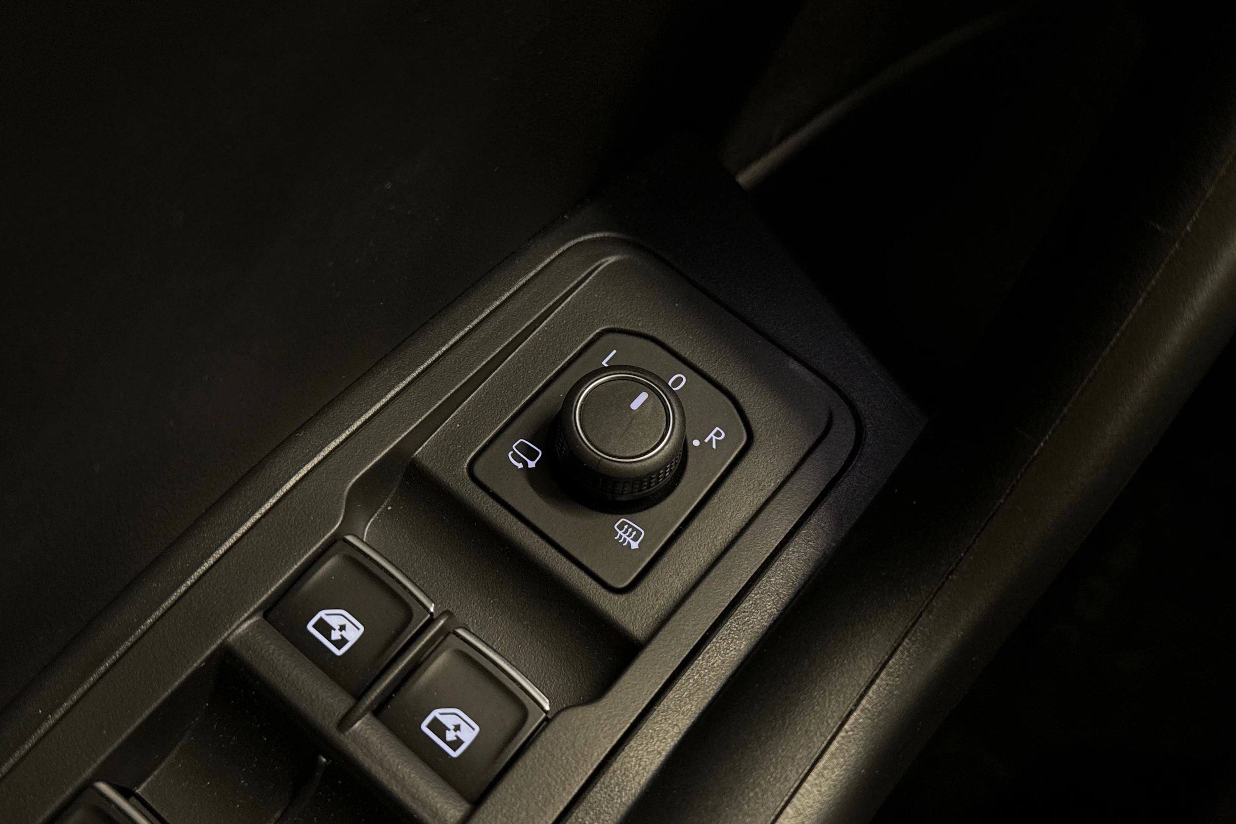 Valkoinen Volkswagen T-Roc 2023 kuva 22.