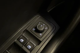 Valkoinen Volkswagen T-Roc 2023 kuva 22.