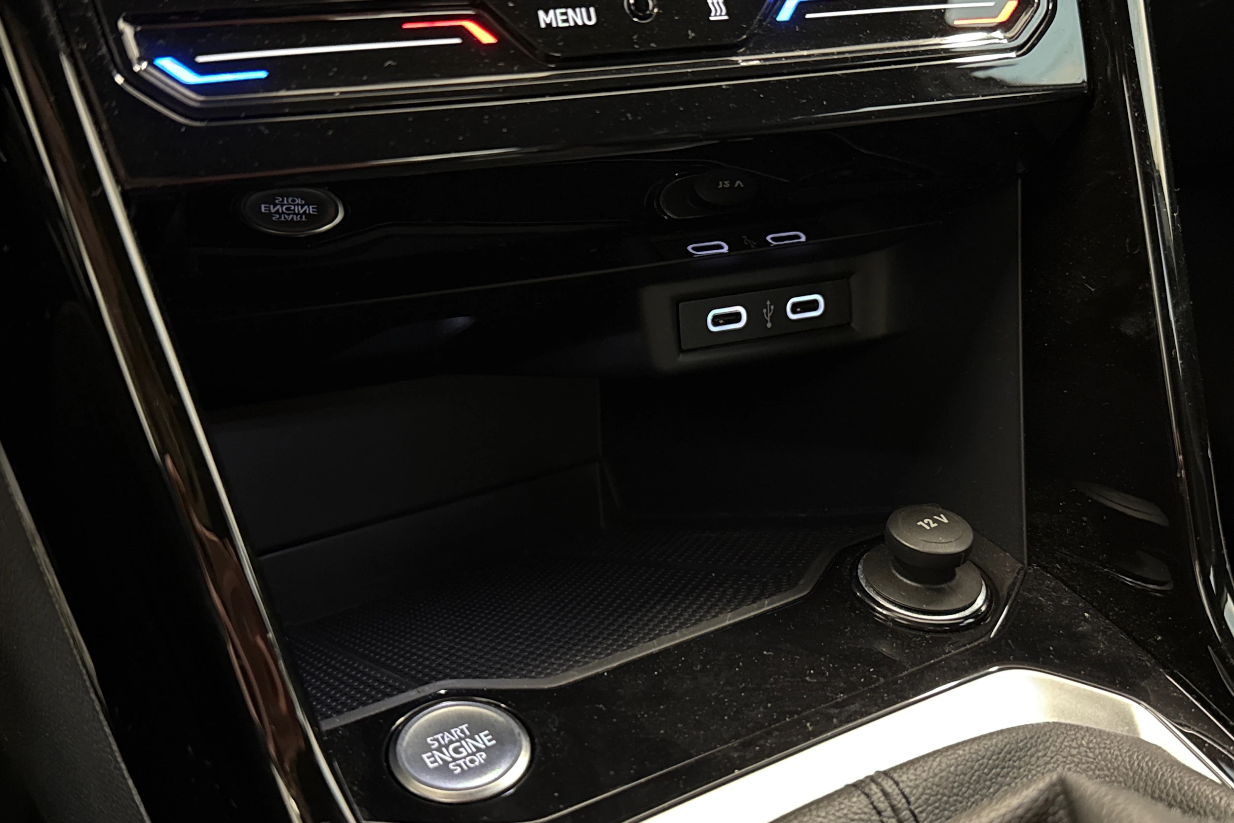 Valkoinen Volkswagen T-Roc 2023 kuva 25.