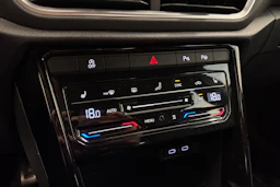 Valkoinen Volkswagen T-Roc 2023 kuva 26.